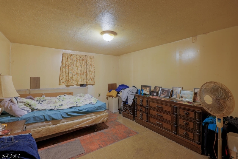 Six Family South Newark - Commercial Sale