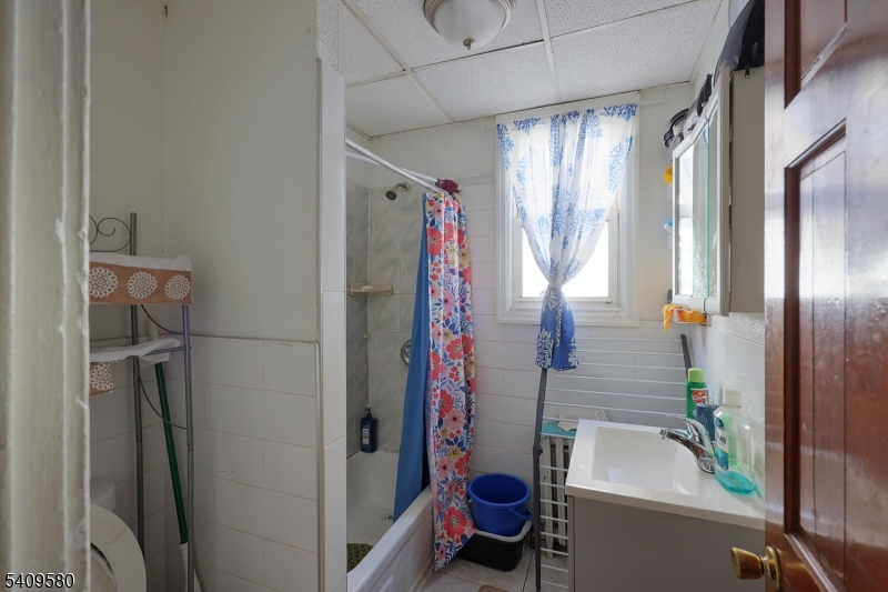 Six Family South Newark - Commercial Sale