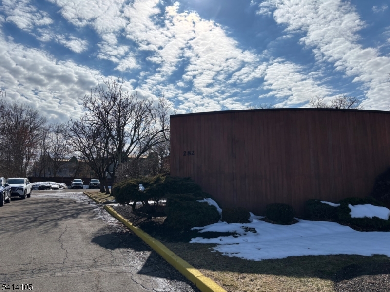 Hospital area - Commercial Sale