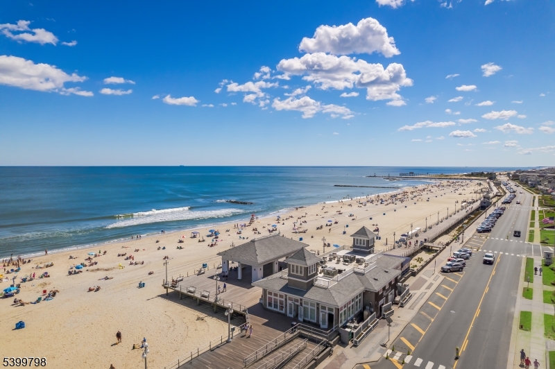 Avon Lakeview Townhomes - Residential