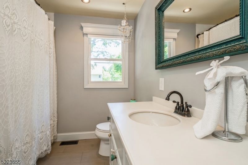 SAGINAW LAKE - Residential