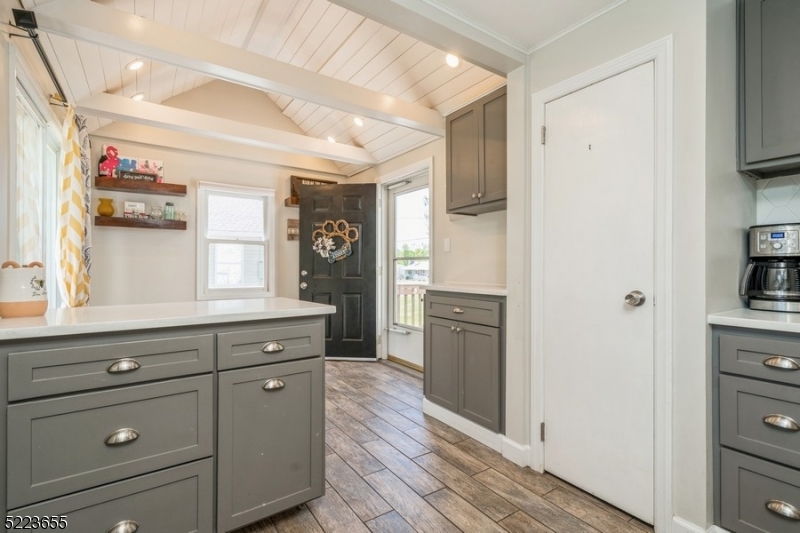 SAGINAW LAKE - Residential