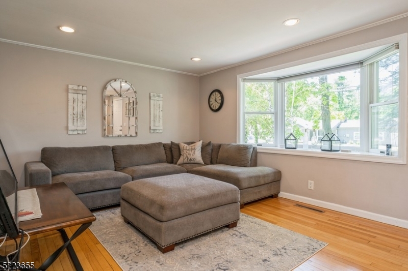 SAGINAW LAKE - Residential