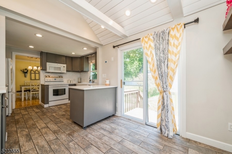 SAGINAW LAKE - Residential