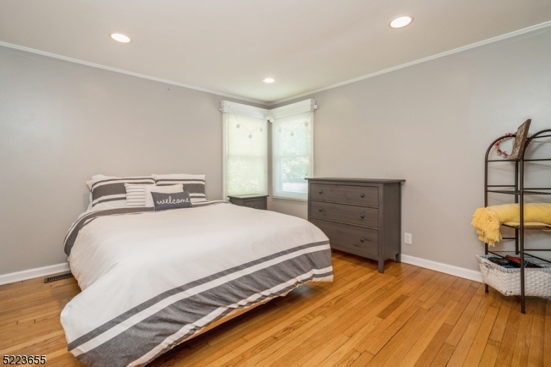 SAGINAW LAKE - Residential