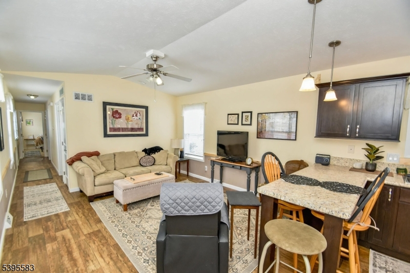 OAK RIDGE SENIOR COMMUNITY - Residential