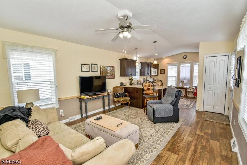 OAK RIDGE SENIOR COMMUNITY - Residential