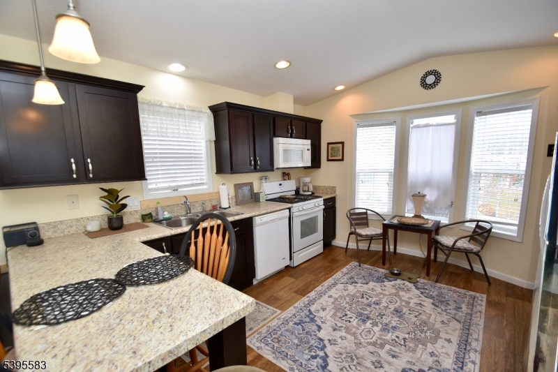 OAK RIDGE SENIOR COMMUNITY - Residential