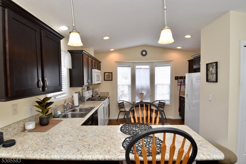 OAK RIDGE SENIOR COMMUNITY - Residential