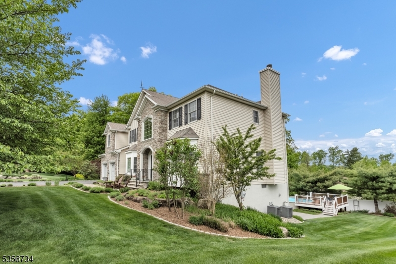 6 Magestro Ct