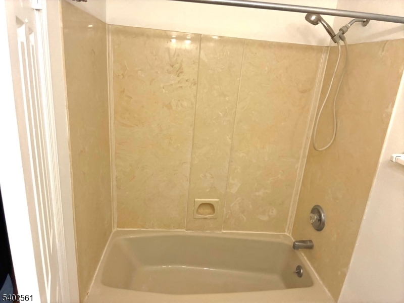 Foxwood Condominium - Residential Lease