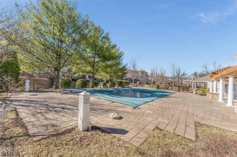 Four Seasons - Residential