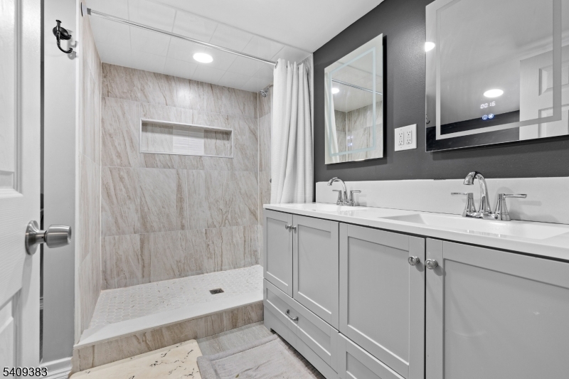 Schooleys Mountain - Residential