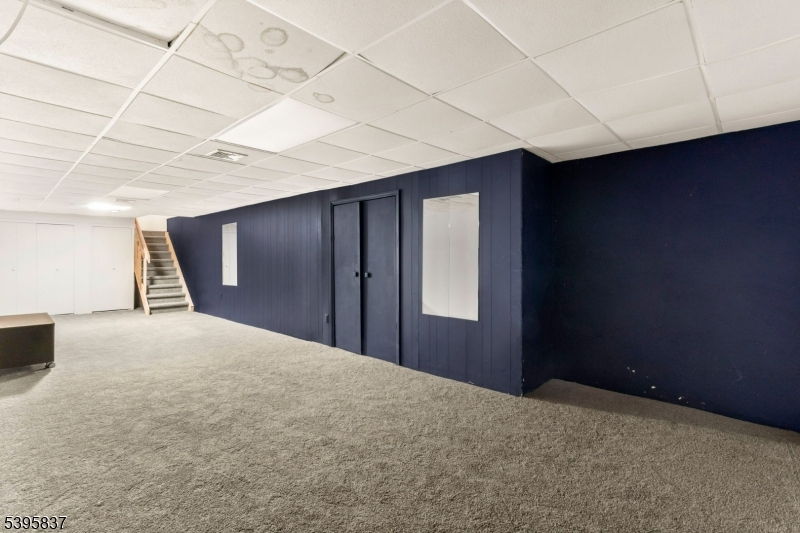 RIVER ROAD - Residential