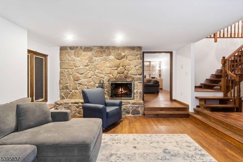 RIVER ROAD - Residential