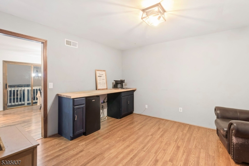 RIVER ROAD - Residential