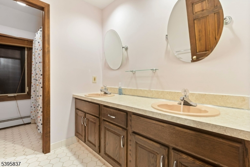 RIVER ROAD - Residential