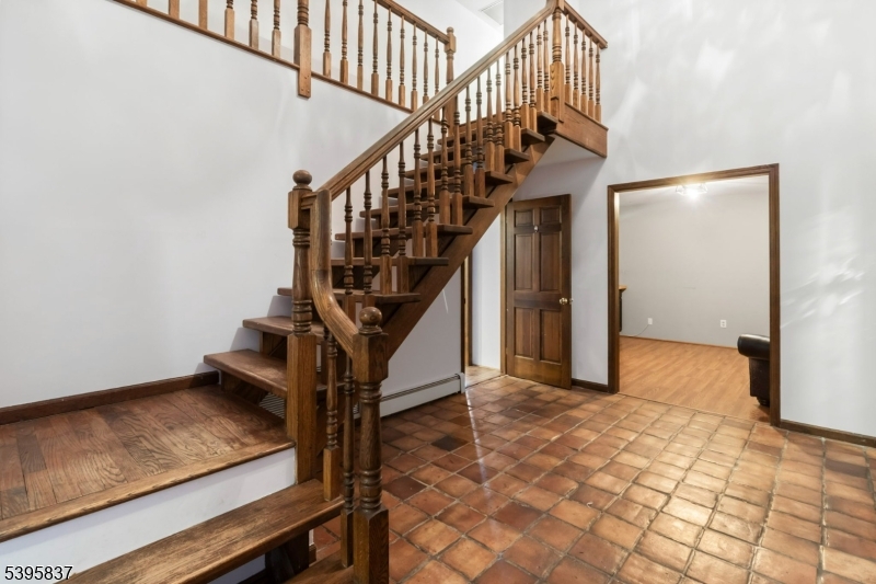 RIVER ROAD - Residential