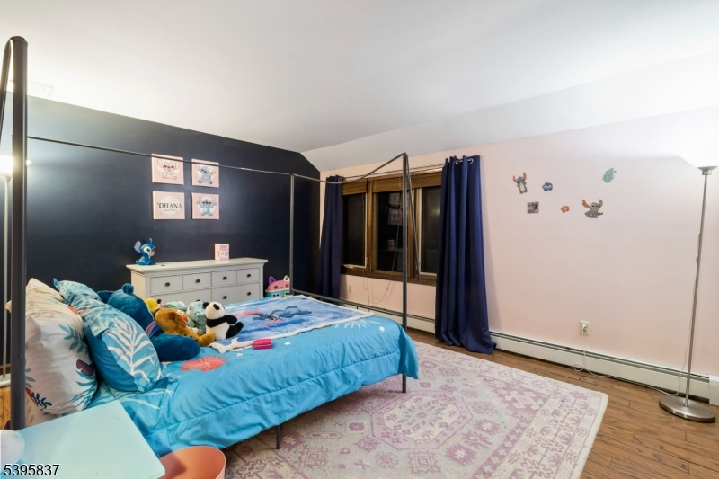 RIVER ROAD - Residential