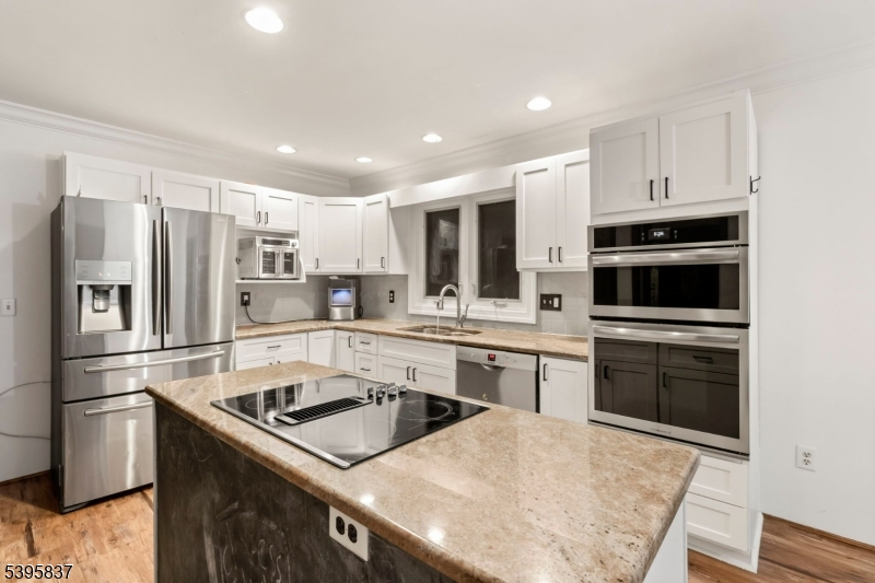 RIVER ROAD - Residential