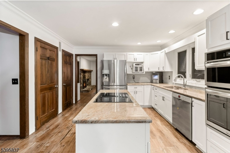 RIVER ROAD - Residential