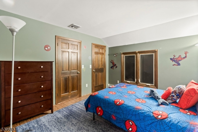 RIVER ROAD - Residential