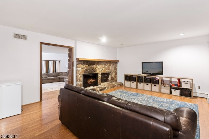 RIVER ROAD - Residential