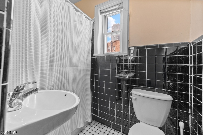 Paulus Hook - Residential Income