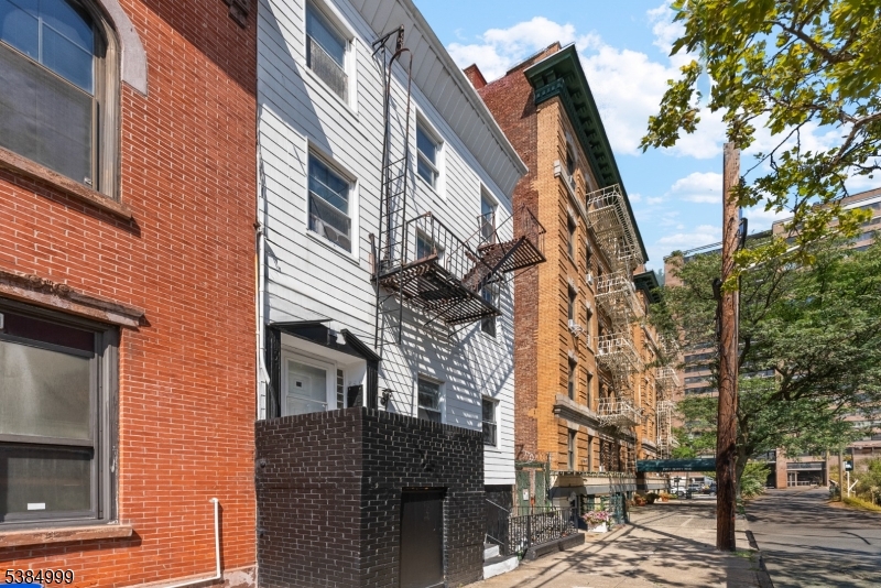 Paulus Hook - Residential Income