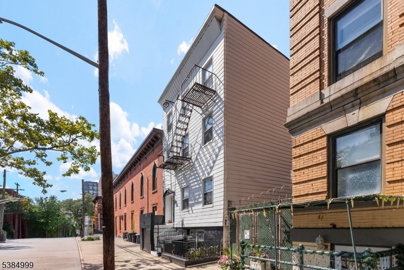 Paulus Hook - Residential Income