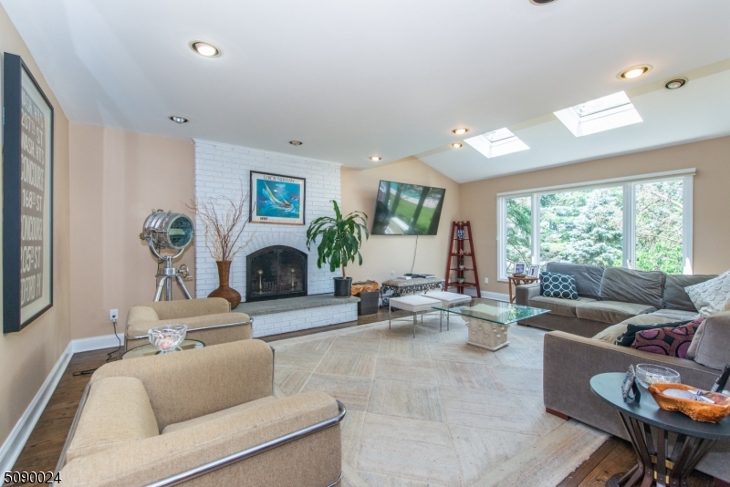 CHESTNUT HILL - Residential