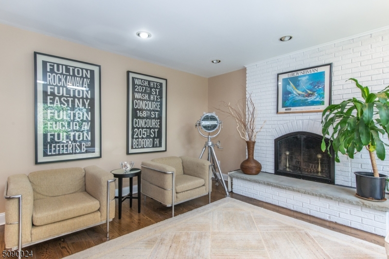 CHESTNUT HILL - Residential