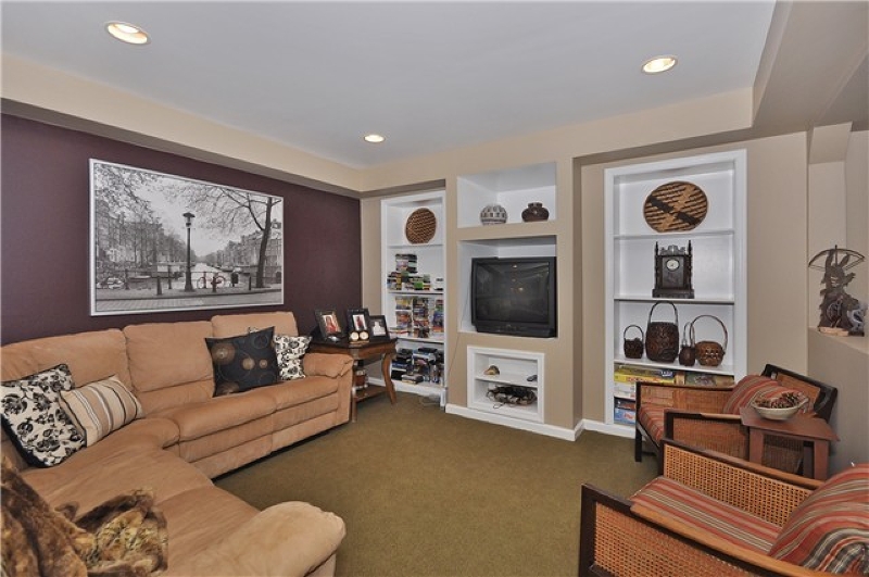 CHESTNUT HILL - Residential