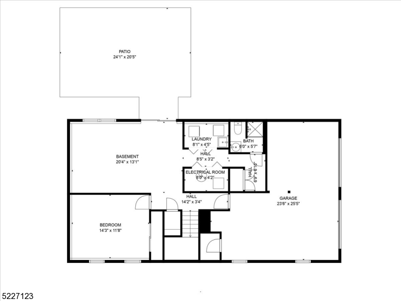 Main image without alt text