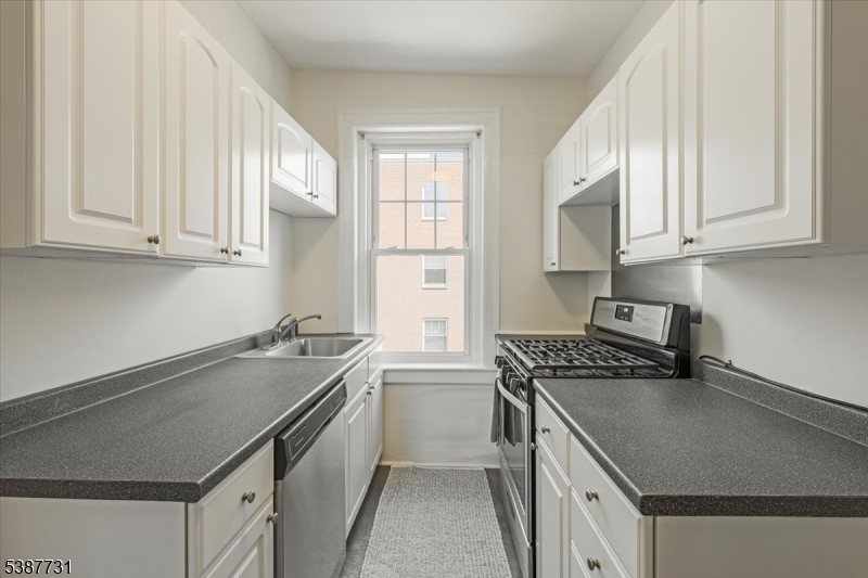 2 Altamont - Residential