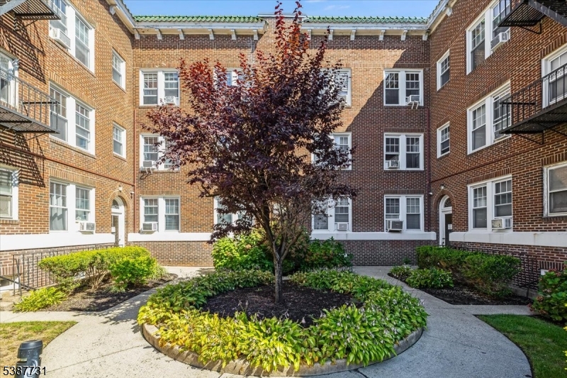 2 Altamont - Residential