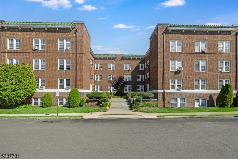 2 Altamont - Residential