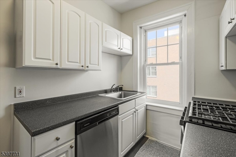 2 Altamont - Residential