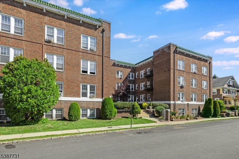 2 Altamont - Residential