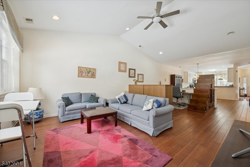 Four Seasons - Residential