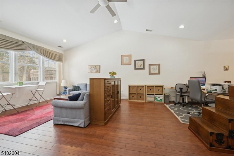 Four Seasons - Residential