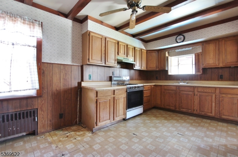 Rahway City, New Jersey 07065, United States, 3 Bedrooms Bedrooms, ,1 BathroomBathrooms,Residential,Active,165509