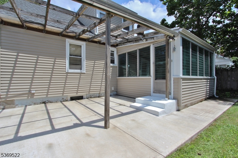 Rahway City, New Jersey 07065, United States, 3 Bedrooms Bedrooms, ,1 BathroomBathrooms,Residential,Active,165509