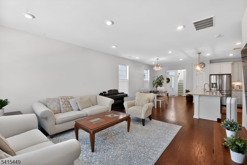 Regents Wharf - Residential