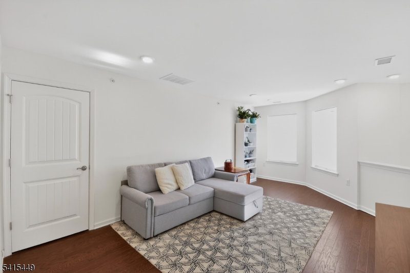 Regents Wharf - Residential