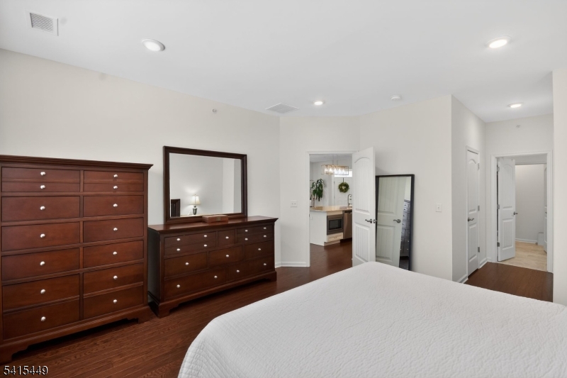 Regents Wharf - Residential