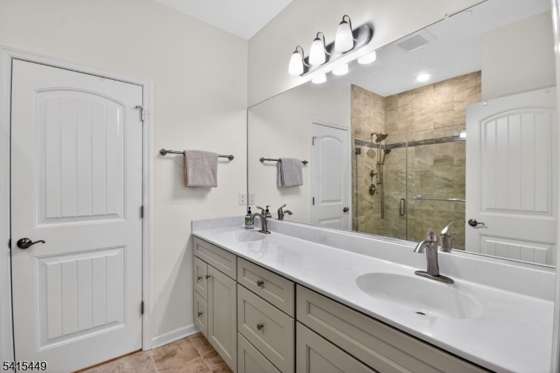 Regents Wharf - Residential