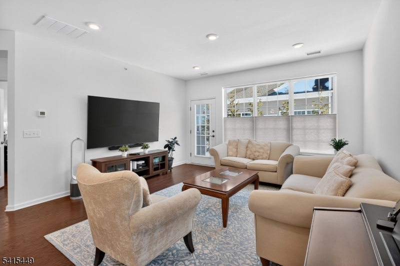 Regents Wharf - Residential