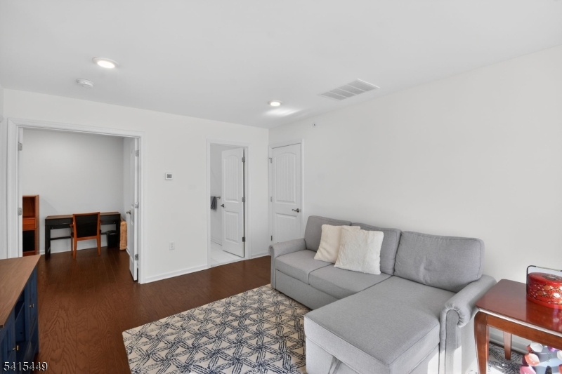 Regents Wharf - Residential