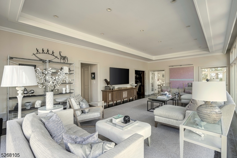 CHESTNUT HILL - Residential